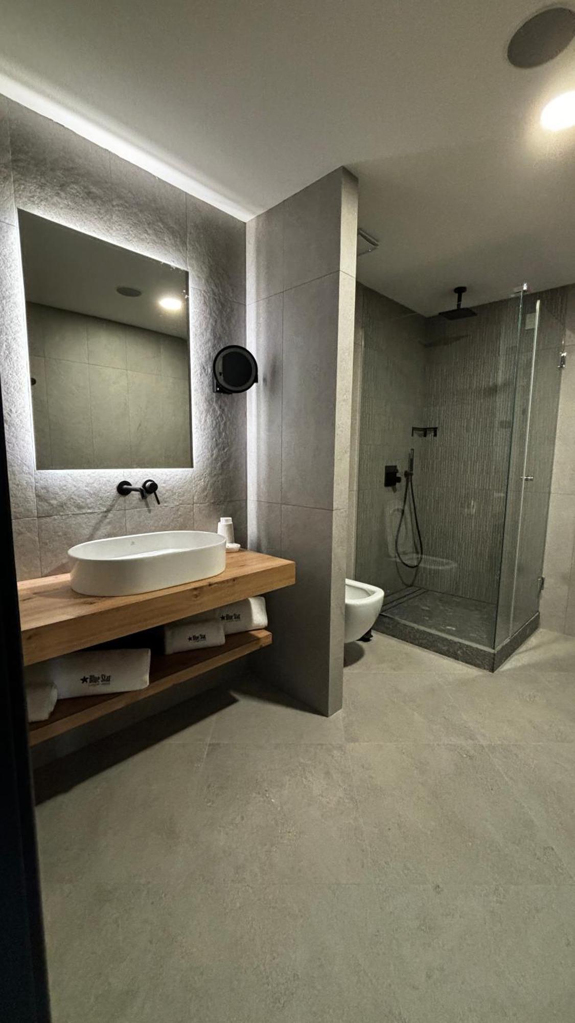 Blue Star Luxury Hotel Sofia Esterno foto